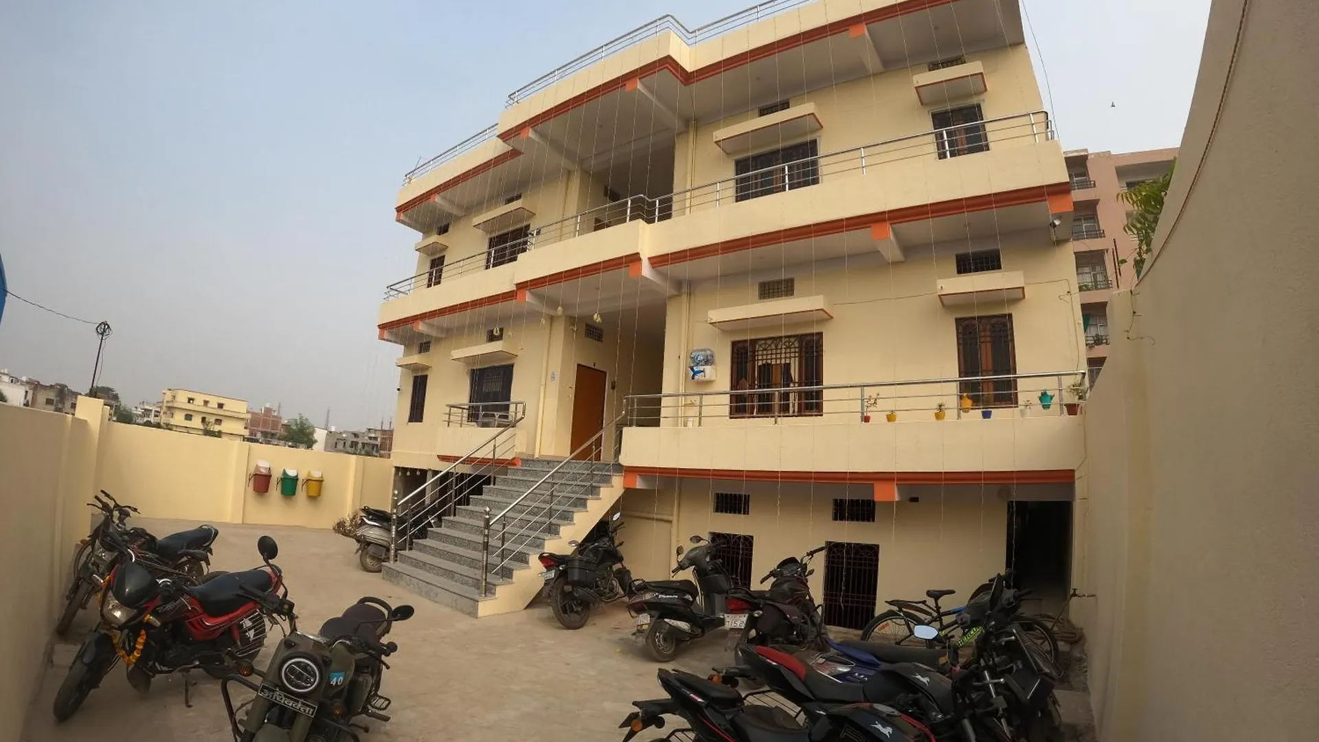 Homzi Stay Varanasi Homestay
